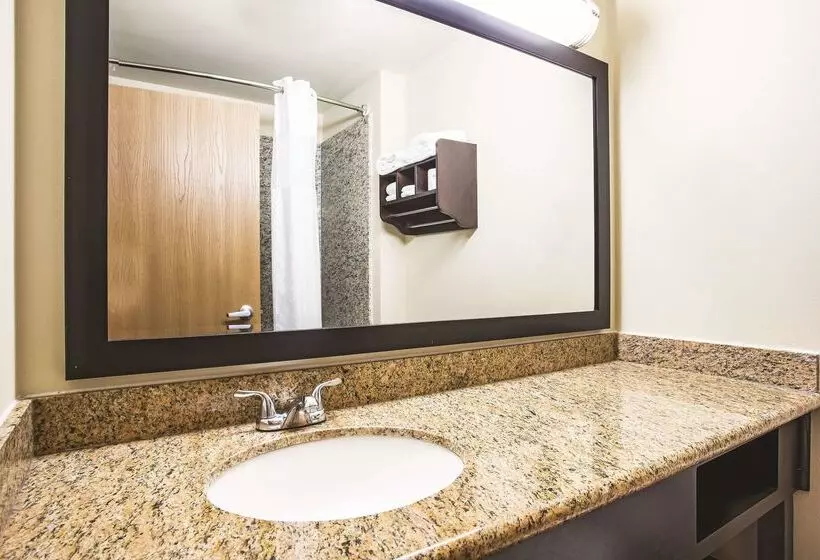 هتل La Quinta Inn By Wyndham Olympia  Lacey