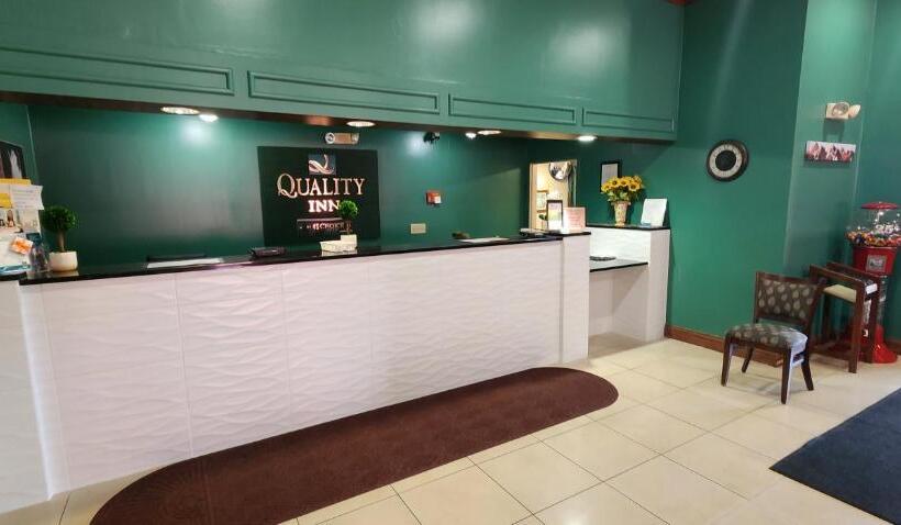 בית מלון כפרי Quality Inn
