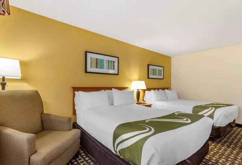 ホテル Quality Inn Fayetteville Near Historic Downtown Square