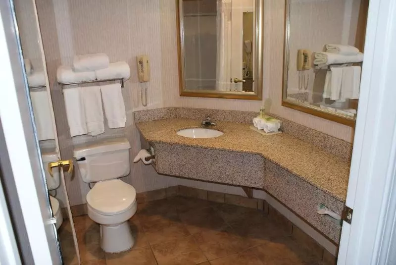 ホテル Quality Inn Fayetteville Near Historic Downtown Square