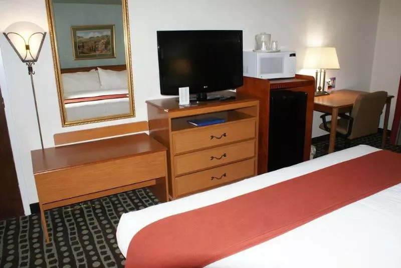 ホテル Quality Inn Fayetteville Near Historic Downtown Square