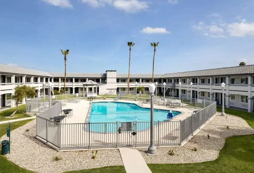 ホテル Spark By Hilton Santa Nella On I 5