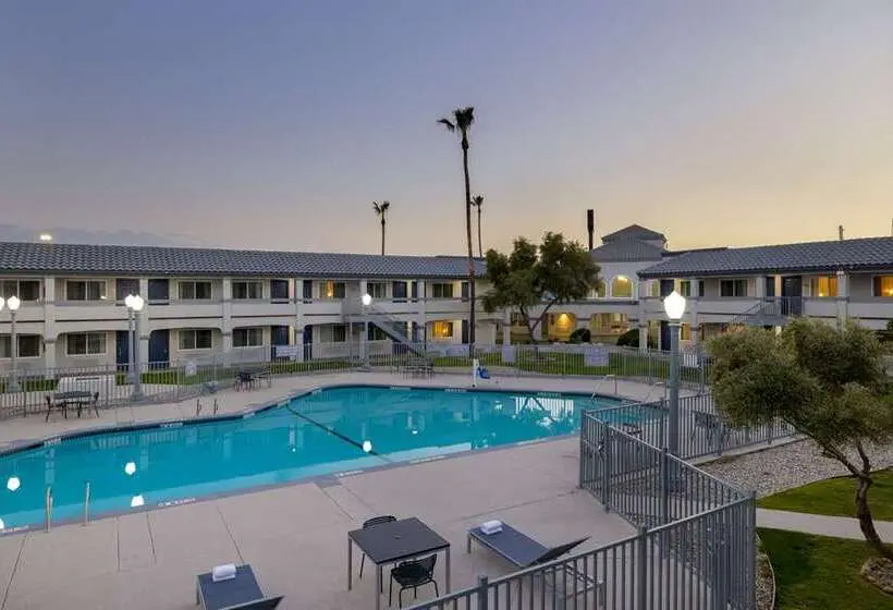 ホテル Spark By Hilton Santa Nella On I 5
