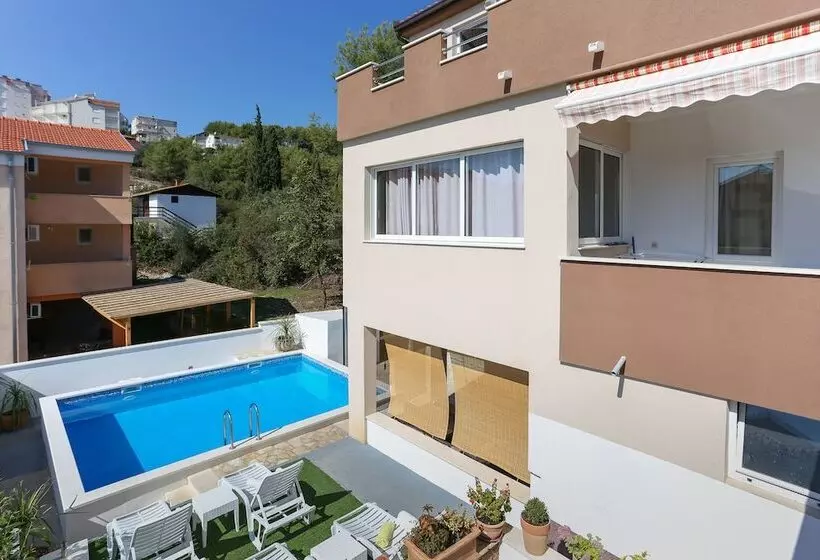 Bruno S Poolside Retreat