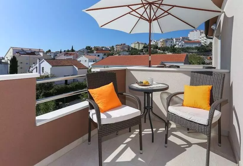 Bruno S Poolside Retreat