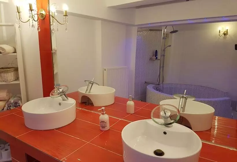 The Golden Brown Luxury Guesthouse