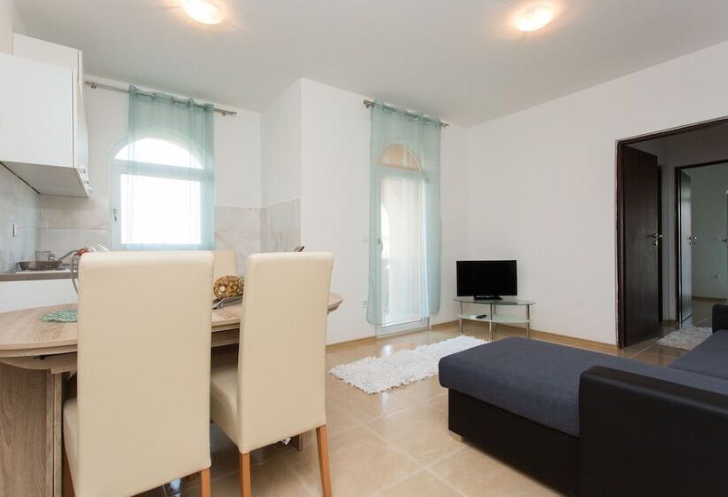 Apartments Tea & Nika