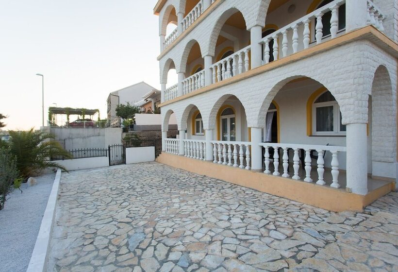 Apartments Tea & Nika