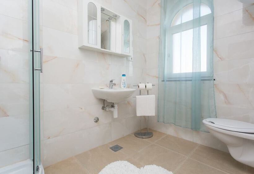 Apartments Tea & Nika