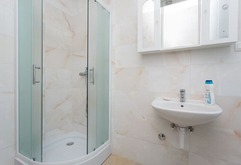 Apartments Tea & Nika