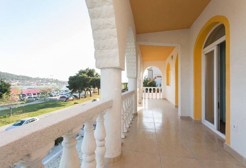 Apartments Tea & Nika