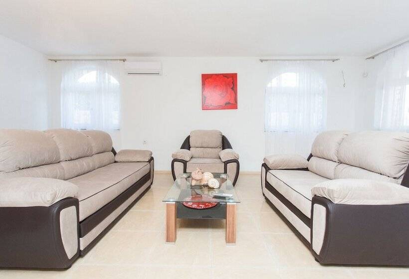 Apartments Tea & Nika