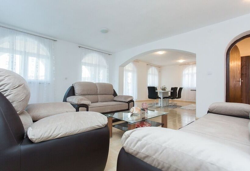 Apartments Tea & Nika