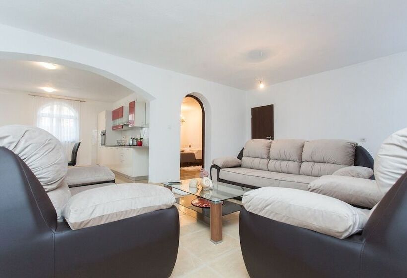 Apartments Tea & Nika