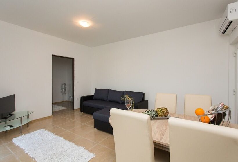 Apartments Tea & Nika