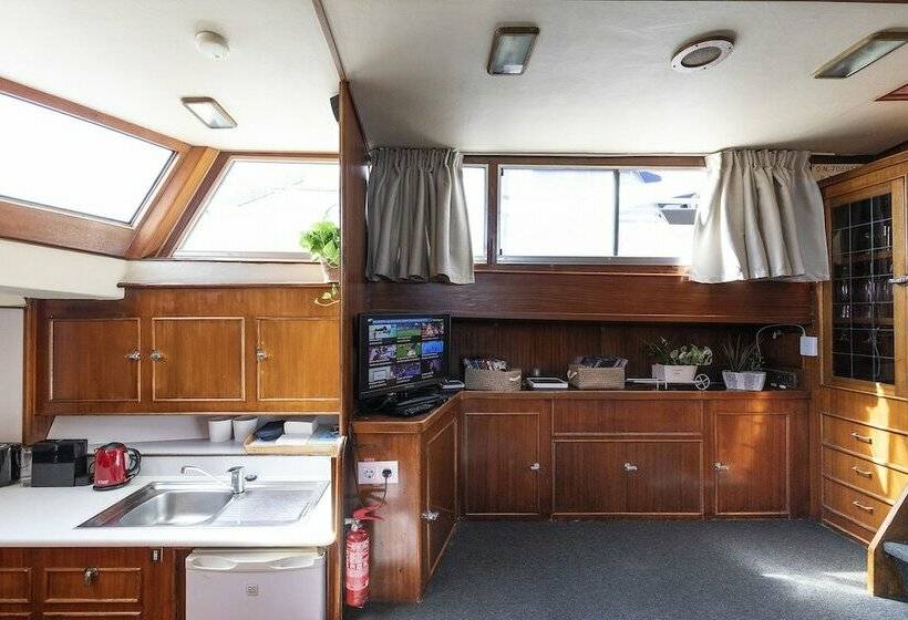 בית מלון כפרי Luxury Boat In Port Forum