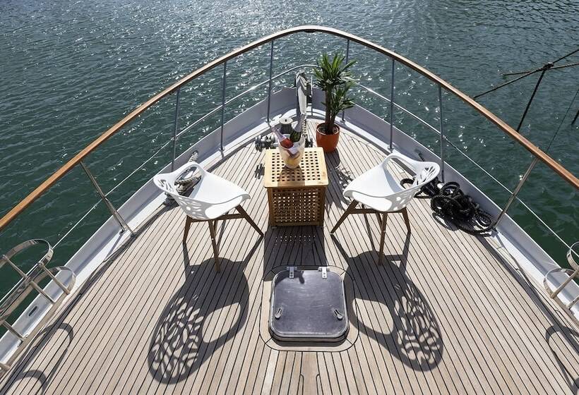 בית מלון כפרי Luxury Boat In Port Forum