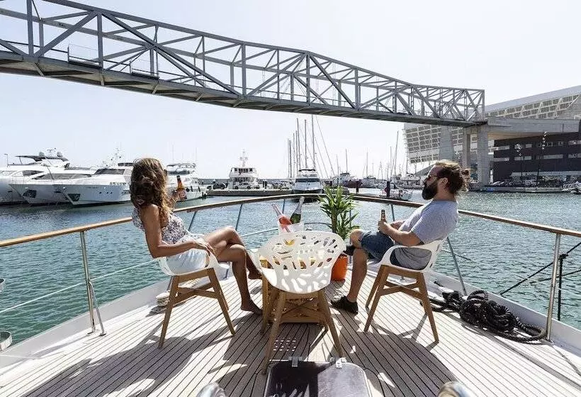 Hotelli Luxury Boat In Port Forum