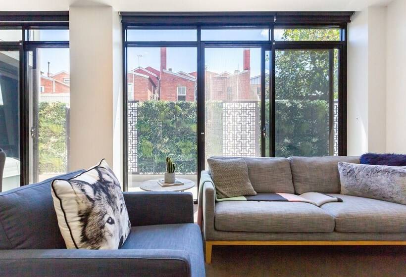 Rosa, 2bdr Richmond Apartment