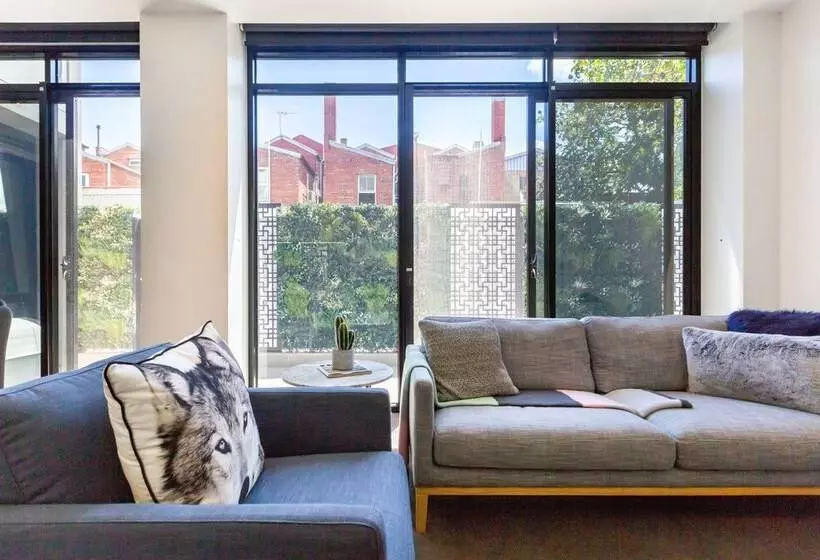 Rosa, 2bdr Richmond Apartment