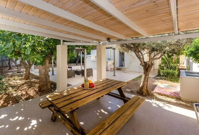 Glyfada  Aquarius Big Garden Villa