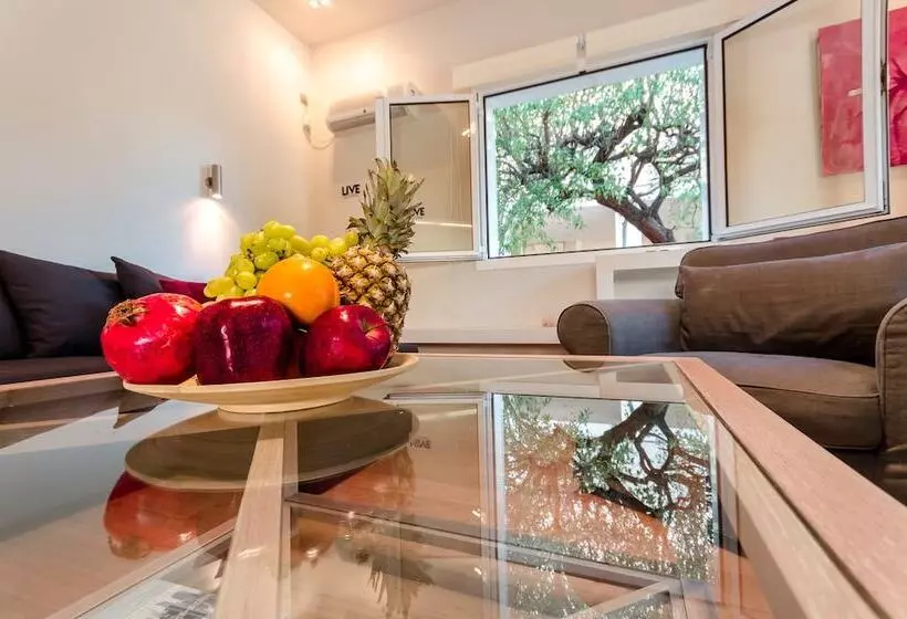 Glyfada  Aquarius Big Garden Villa