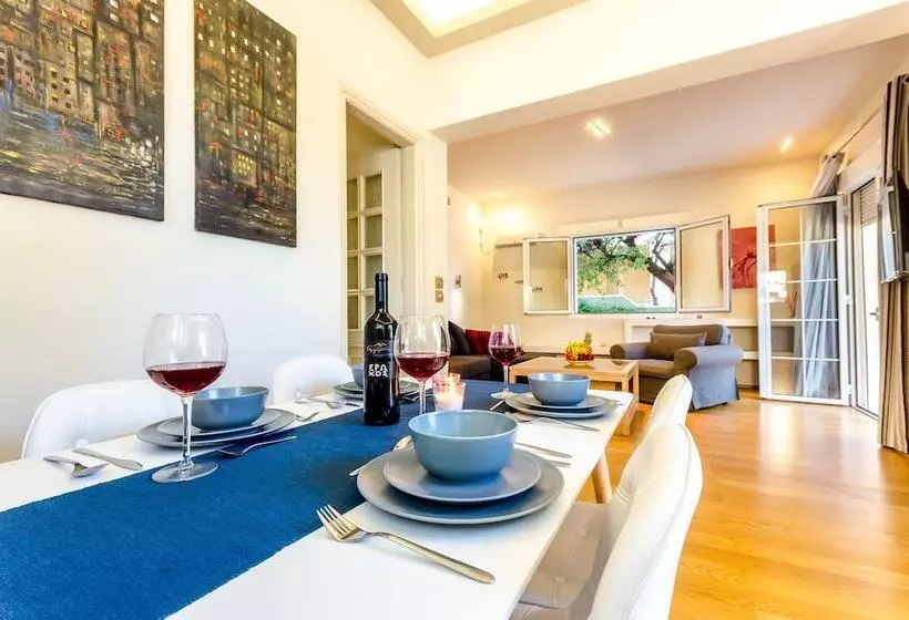 Glyfada  Aquarius Big Garden Villa