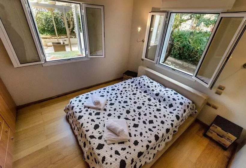 Glyfada  Aquarius Big Garden Villa