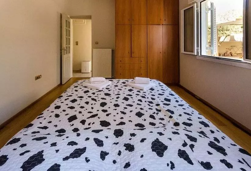 Glyfada  Aquarius Big Garden Villa