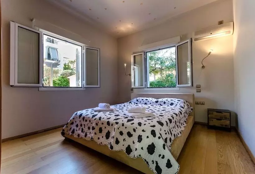 Glyfada  Aquarius Big Garden Villa