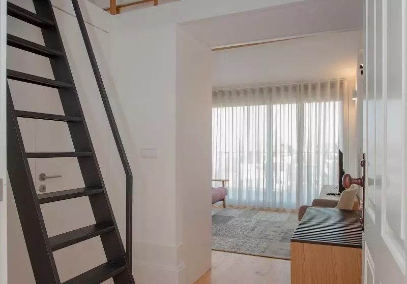 Liiiving  Mezzanine Downtown Balcony