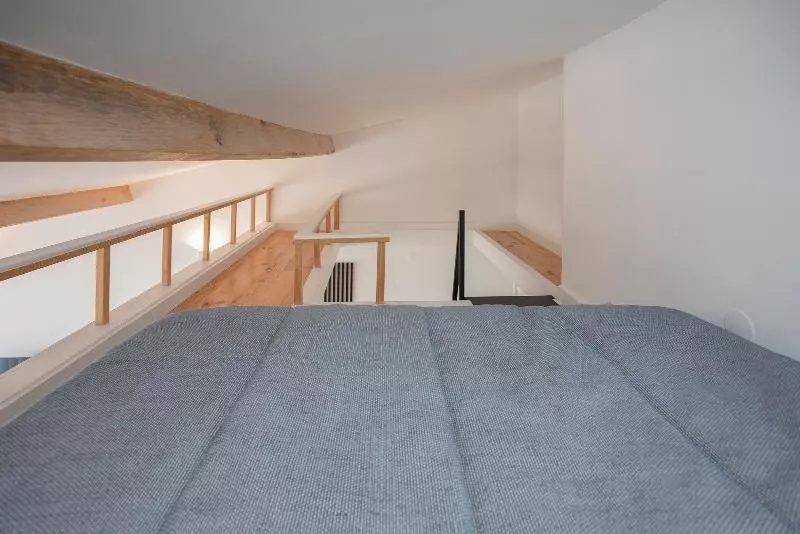 Liiiving  Mezzanine Downtown Balcony