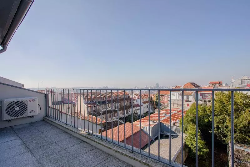 Liiiving  Mezzanine Downtown Balcony