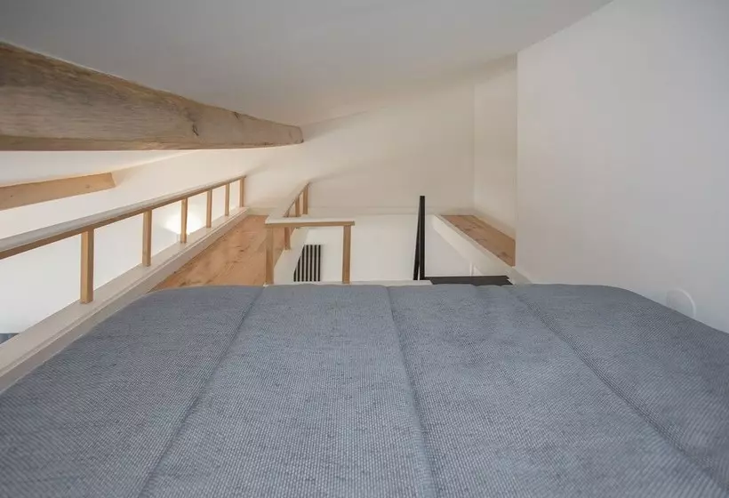 Liiiving  Mezzanine Downtown Balcony