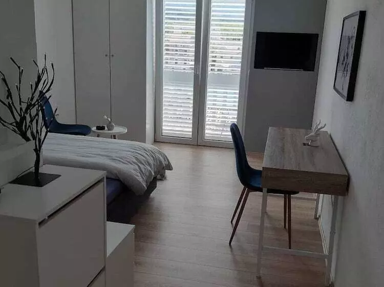 Majatalo Mediteran Hvar   Modern Rooms And Restaurant, B&b