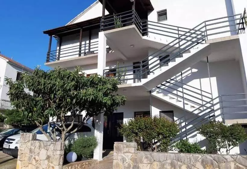 Majatalo Mediteran Hvar   Modern Rooms And Restaurant, B&b