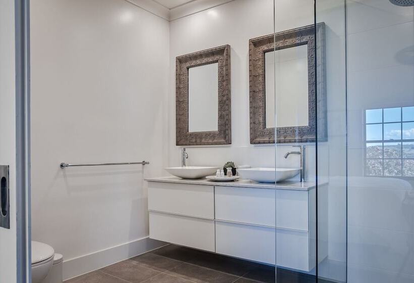 99 Acres Bangalow Retreat