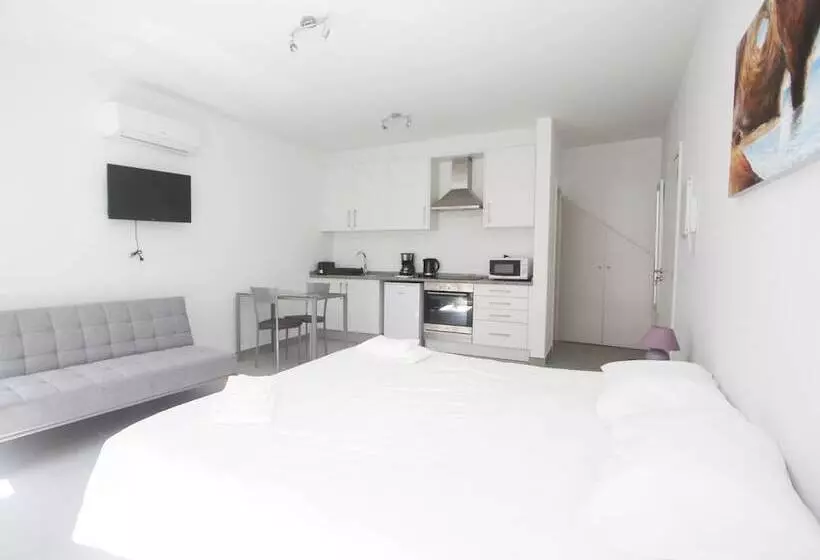 پانسیون Guest House Lovely Swan