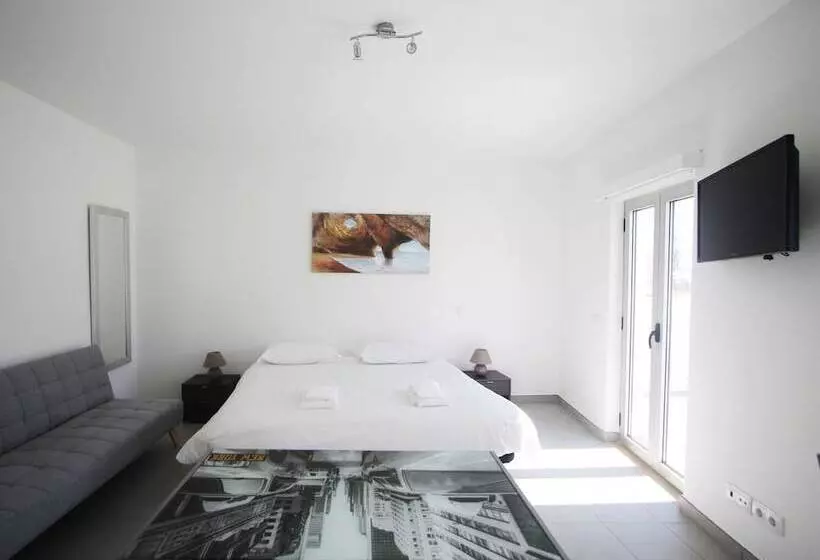 پانسیون Guest House Lovely Swan