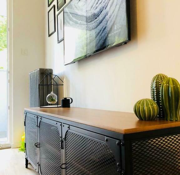 Split Right Placecozy And Completely New