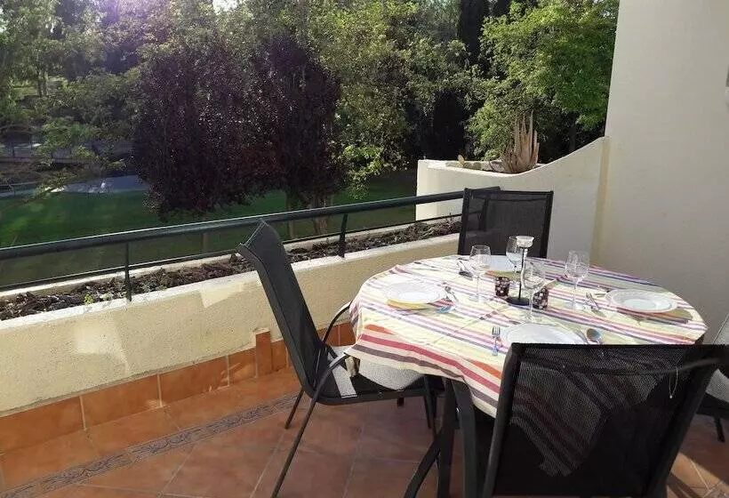 Apartamento En Marbella Con Vistas Al Golf