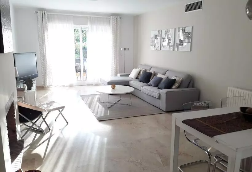 Apartamento En Marbella Con Vistas Al Golf