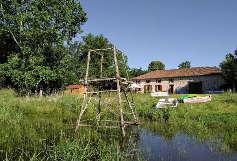 ベッドアンドブレックファースト La Tribu De Lavaud