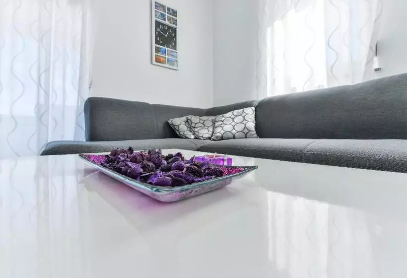 Crowonder Luxury Vir  6 New Apartments For Families With Playground For Kids
