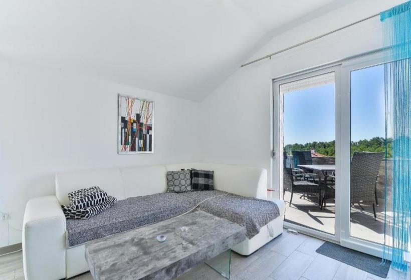 Crowonder Luxury Vir  6 New Apartments For Families With Playground For Kids