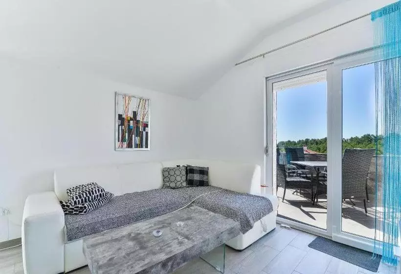 Crowonder Luxury Vir  6 New Apartments For Families With Playground For Kids