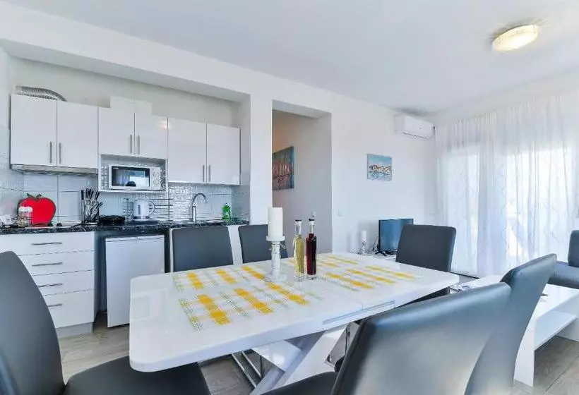 Crowonder Luxury Vir  6 New Apartments For Families With Playground For Kids