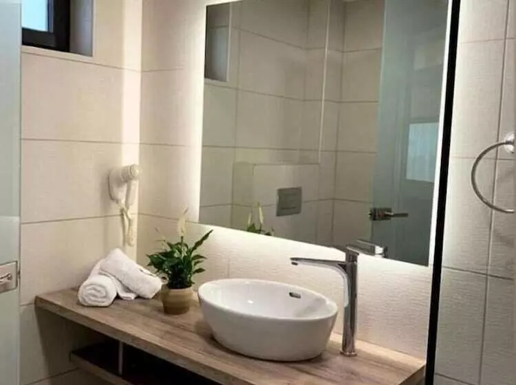 هتل Abaton Luxury Resort