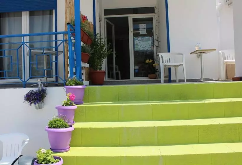 Aaron Studios Apartments