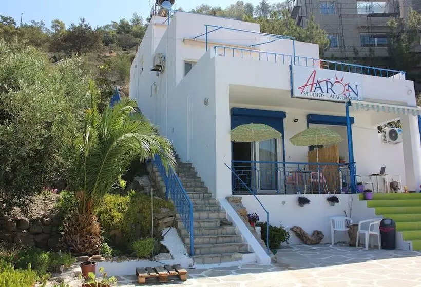 Aaron Studios Apartments